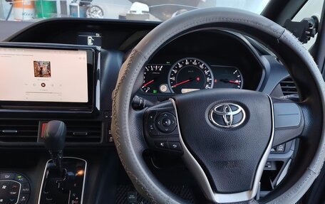 Toyota Noah III, 2016 год, 1 900 000 рублей, 12 фотография