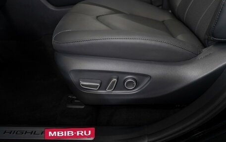 Toyota Highlander, 2025 год, 5 550 000 рублей, 21 фотография