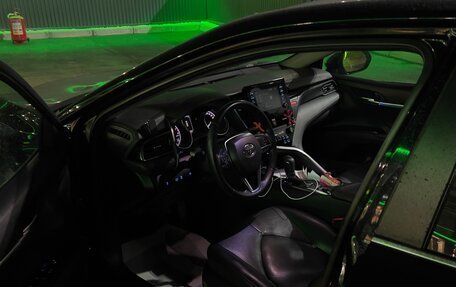 Toyota Camry, 2021 год, 2 300 000 рублей, 6 фотография