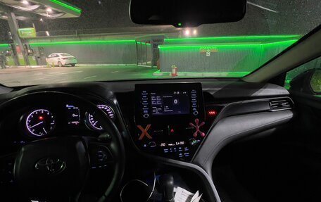 Toyota Camry, 2021 год, 2 300 000 рублей, 7 фотография