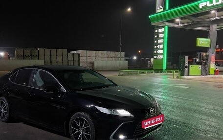 Toyota Camry, 2021 год, 2 300 000 рублей, 4 фотография