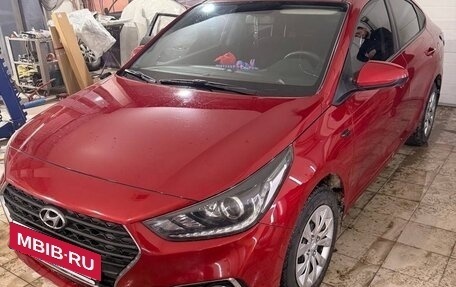 Hyundai Solaris II рестайлинг, 2018 год, 1 350 000 рублей, 5 фотография