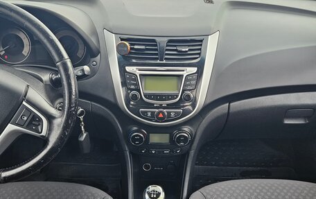 Hyundai Solaris II рестайлинг, 2012 год, 700 000 рублей, 9 фотография