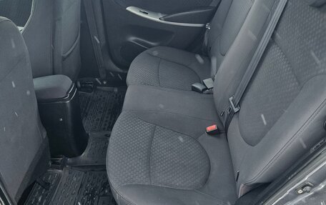 Hyundai Solaris II рестайлинг, 2012 год, 700 000 рублей, 12 фотография