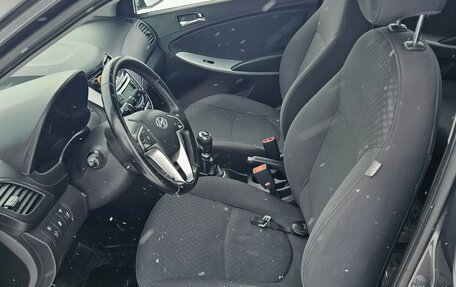 Hyundai Solaris II рестайлинг, 2012 год, 700 000 рублей, 10 фотография