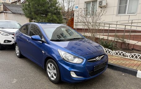 Hyundai Solaris II рестайлинг, 2011 год, 815 000 рублей, 2 фотография