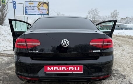 Volkswagen Passat B8 рестайлинг, 2015 год, 1 790 000 рублей, 20 фотография
