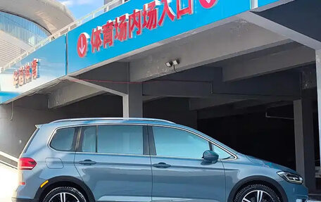 Volkswagen Touran III, 2021 год, 2 089 000 рублей, 5 фотография