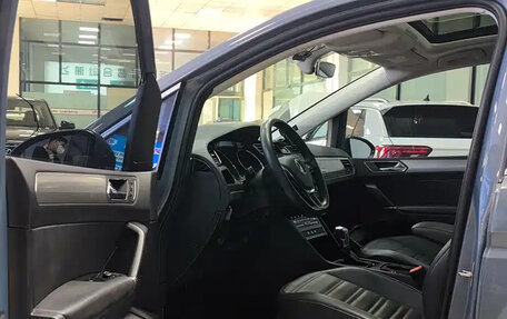 Volkswagen Touran III, 2021 год, 2 089 000 рублей, 13 фотография