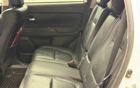 Mitsubishi Outlander III рестайлинг 3, 2018 год, 2 100 000 рублей, 12 фотография