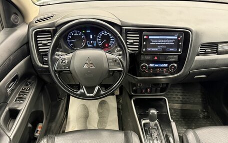 Mitsubishi Outlander III рестайлинг 3, 2018 год, 2 100 000 рублей, 13 фотография