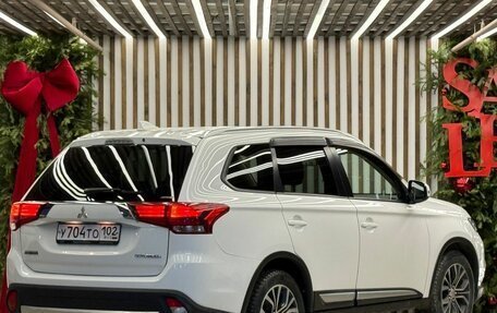 Mitsubishi Outlander III рестайлинг 3, 2018 год, 2 100 000 рублей, 7 фотография