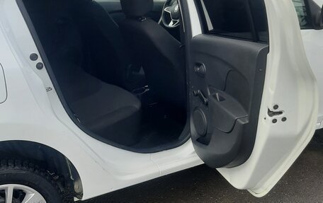 Renault Logan II, 2019 год, 905 000 рублей, 11 фотография