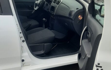 Renault Logan II, 2019 год, 905 000 рублей, 12 фотография