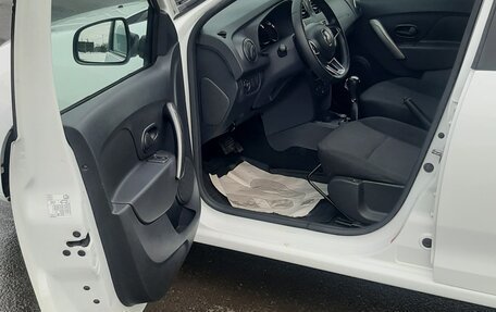 Renault Logan II, 2019 год, 905 000 рублей, 7 фотография