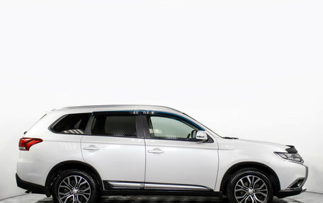 Mitsubishi Outlander III рестайлинг 3, 2018 год, 1 799 000 рублей, 4 фотография