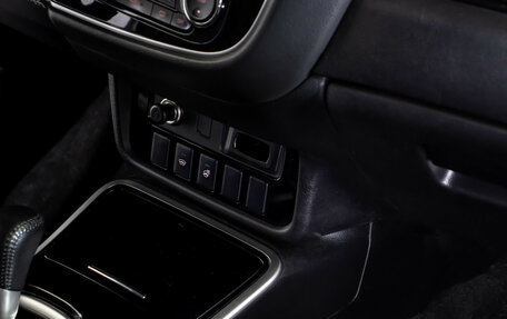 Mitsubishi Outlander III рестайлинг 3, 2018 год, 1 799 000 рублей, 14 фотография