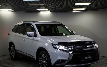 Mitsubishi Outlander III рестайлинг 3, 2018 год, 1 799 000 рублей, 20 фотография