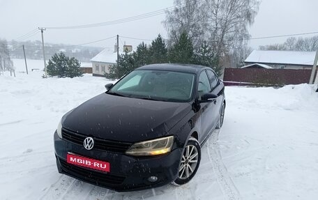 Volkswagen Jetta VI, 2013 год, 870 000 рублей, 1 фотография