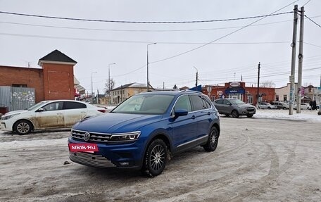 Volkswagen Tiguan II, 2018 год, 2 450 000 рублей, 4 фотография