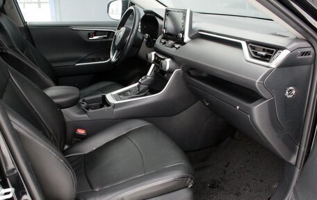 Toyota RAV4, 2019 год, 2 395 000 рублей, 6 фотография