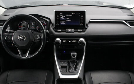 Toyota RAV4, 2019 год, 2 395 000 рублей, 8 фотография