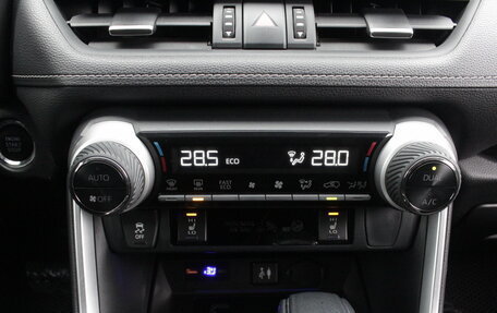 Toyota RAV4, 2019 год, 2 395 000 рублей, 16 фотография