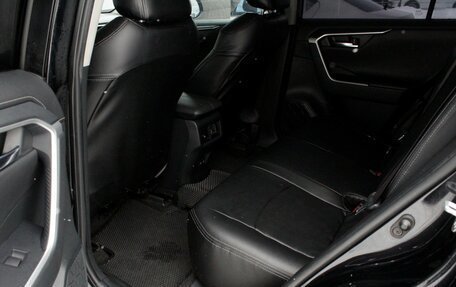 Toyota RAV4, 2019 год, 2 395 000 рублей, 21 фотография