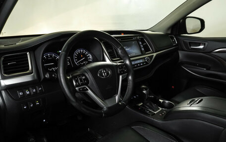 Toyota Highlander III, 2015 год, 2 399 000 рублей, 16 фотография