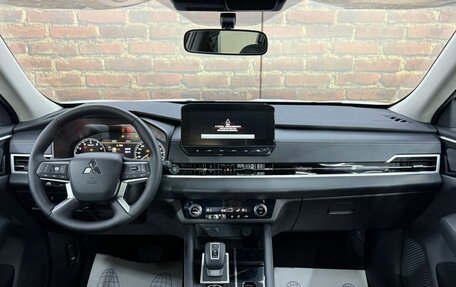 Mitsubishi Outlander, 2023 год, 3 650 000 рублей, 14 фотография