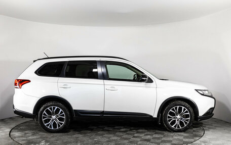 Mitsubishi Outlander III рестайлинг 3, 2016 год, 1 799 000 рублей, 4 фотография