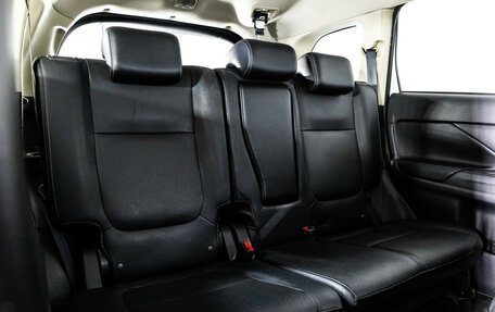 Mitsubishi Outlander III рестайлинг 3, 2016 год, 1 799 000 рублей, 14 фотография