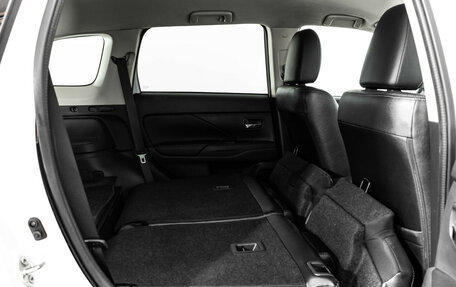 Mitsubishi Outlander III рестайлинг 3, 2016 год, 1 799 000 рублей, 15 фотография