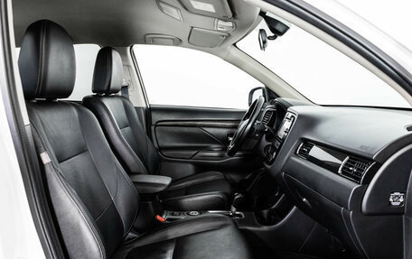 Mitsubishi Outlander III рестайлинг 3, 2016 год, 1 799 000 рублей, 13 фотография