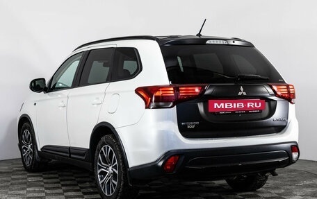 Mitsubishi Outlander III рестайлинг 3, 2016 год, 1 799 000 рублей, 7 фотография