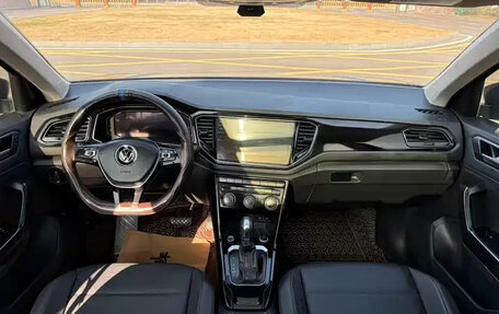 Volkswagen T-Roc I, 2023 год, 2 097 000 рублей, 10 фотография