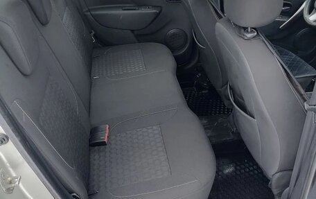 Renault Logan II, 2017 год, 820 000 рублей, 6 фотография