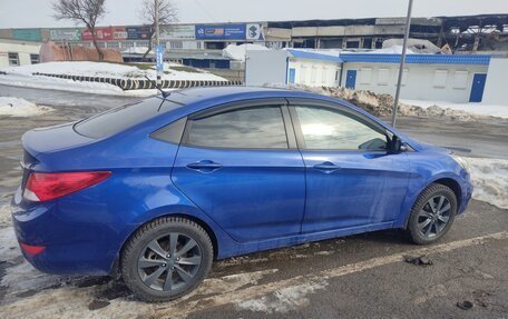Hyundai Solaris II рестайлинг, 2012 год, 750 000 рублей, 3 фотография