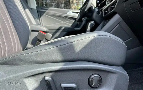 Volkswagen Tiguan II, 2023 год, 2 590 000 рублей, 20 фотография