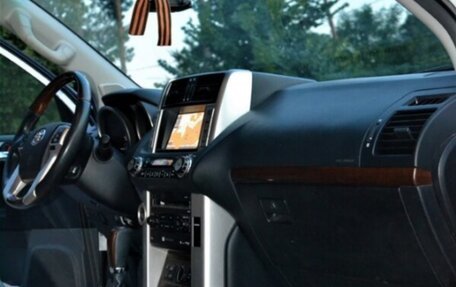 Toyota Land Cruiser Prado 150 рестайлинг 2, 2011 год, 2 850 000 рублей, 8 фотография