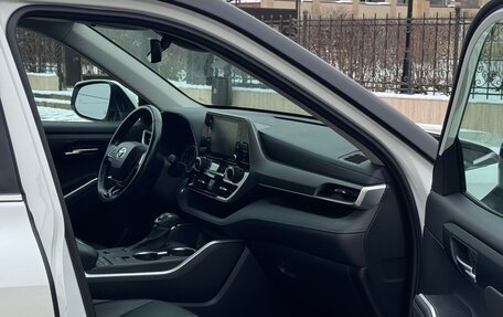 Toyota Highlander, 2020 год, 5 500 000 рублей, 10 фотография