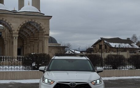 Toyota Highlander, 2020 год, 5 500 000 рублей, 2 фотография