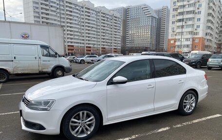 Volkswagen Jetta VI, 2013 год, 1 050 000 рублей, 2 фотография