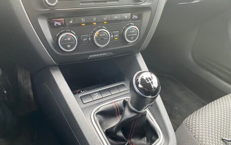 Volkswagen Jetta VI, 2013 год, 1 050 000 рублей, 16 фотография