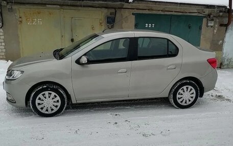 Renault Logan II, 2017 год, 820 000 рублей, 4 фотография