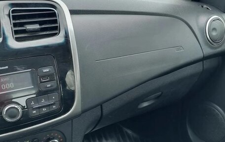 Renault Logan II, 2017 год, 820 000 рублей, 11 фотография