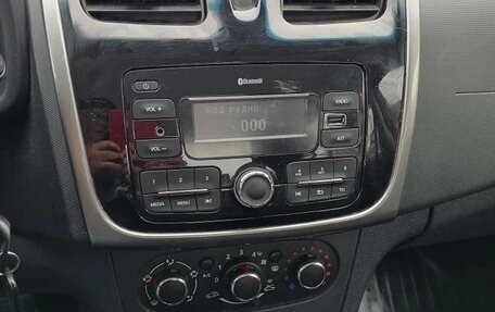 Renault Logan II, 2017 год, 820 000 рублей, 16 фотография