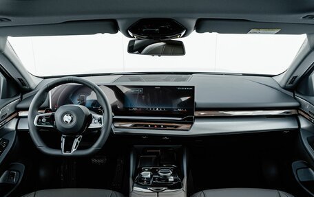 BMW 5 серия, 2025 год, 8 990 000 рублей, 13 фотография