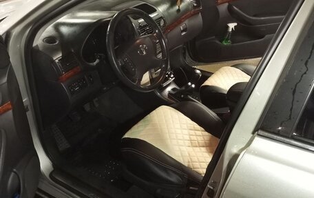 Toyota Avensis III рестайлинг, 2004 год, 470 000 рублей, 23 фотография