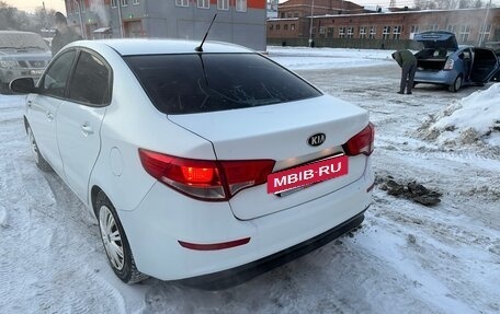KIA Rio III рестайлинг, 2016 год, 900 000 рублей, 4 фотография
